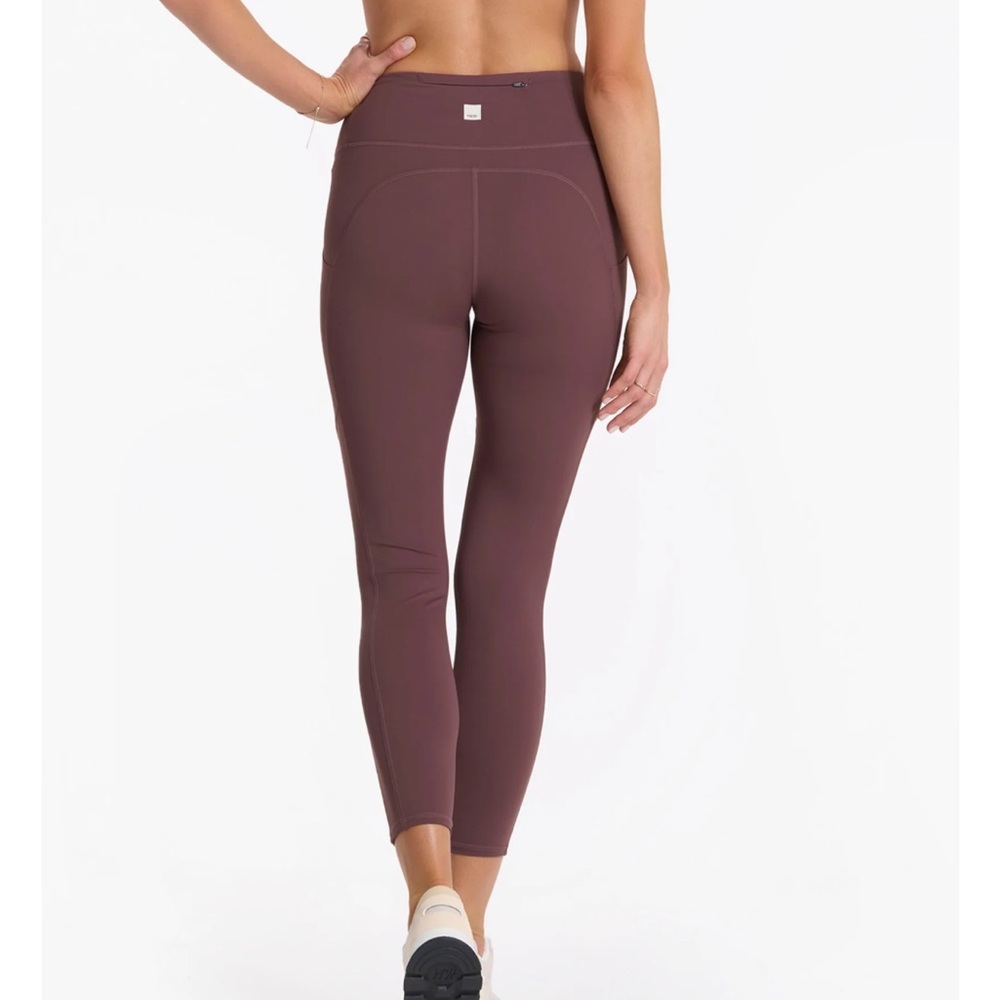 Vuori High-Rise Cropped Leggings in Plum